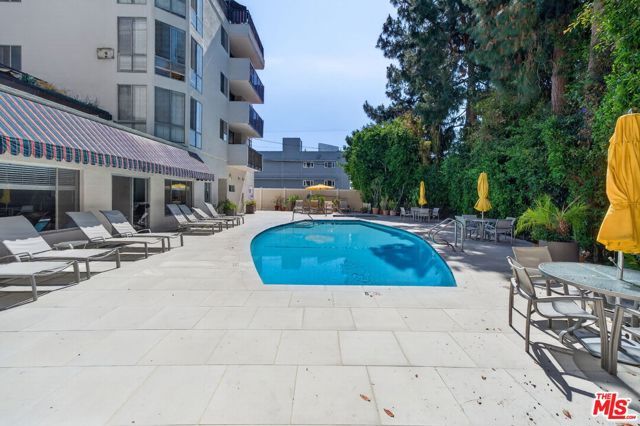 8530 Holloway Drive 303, West Hollywood, CA 90069