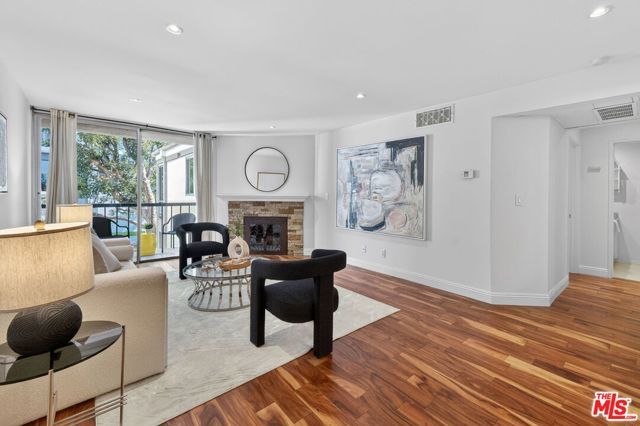 8530 Holloway Drive 303, West Hollywood, CA 90069