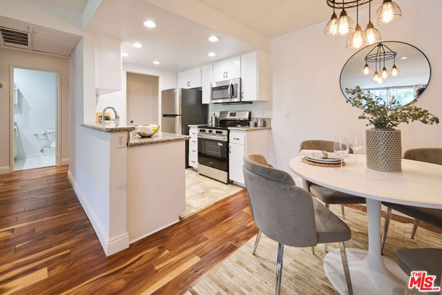 8530 Holloway Drive 303, West Hollywood, CA 90069