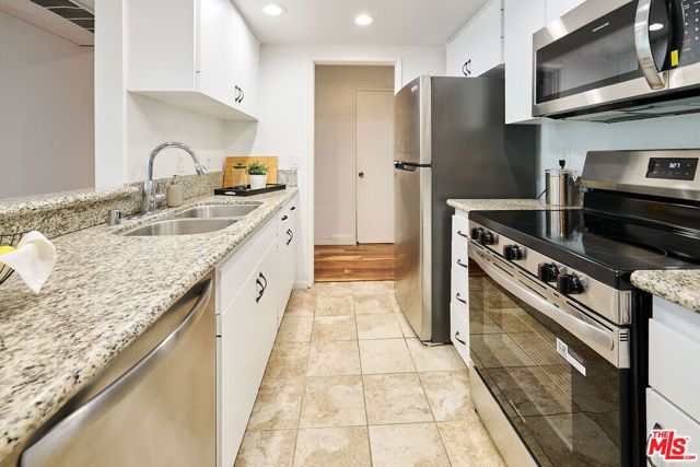 8530 Holloway Drive 303, West Hollywood, CA 90069