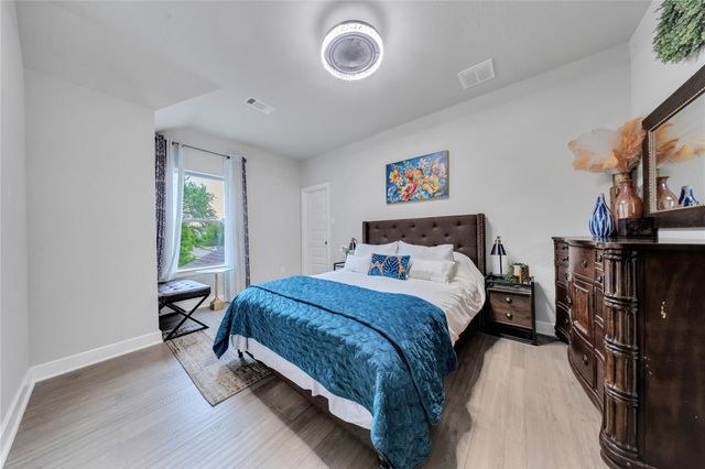 8826 Forest Side Drive, Missouri City, TX 77459