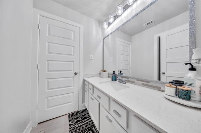 8826 Forest Side Drive, Missouri City, TX 77459