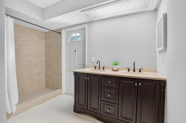 28 Hickory Hill Road, Tequesta, FL 33469