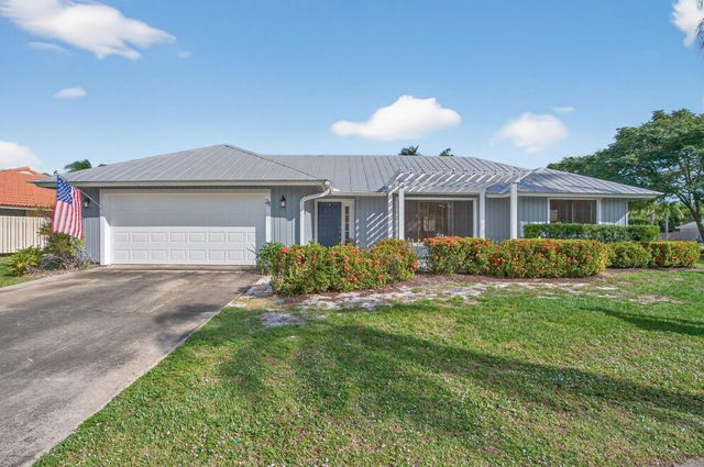 28 Hickory Hill Road, Tequesta, FL 33469