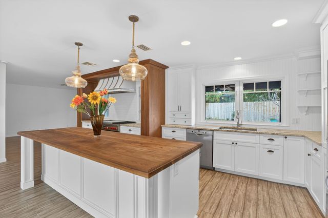 28 Hickory Hill Road, Tequesta, FL 33469