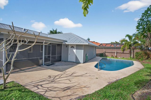 28 Hickory Hill Road, Tequesta, FL 33469