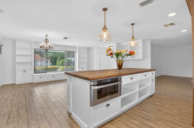 28 Hickory Hill Road, Tequesta, FL 33469