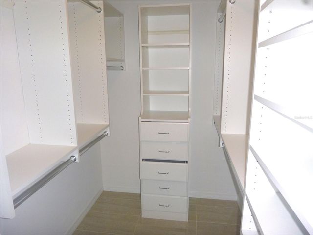 2018 WRANGLER DRIVE, Brandon, FL 33511