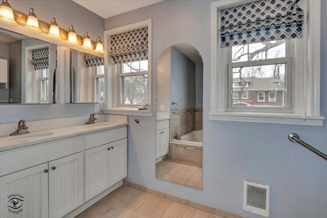 912 S Greenwood Avenue, Kankakee, IL 60901