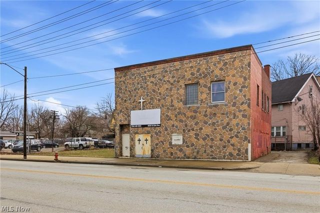 8834 Saint Clair Avenue, Cleveland, OH 44108