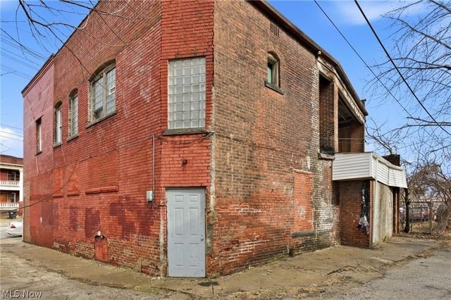 8834 Saint Clair Avenue, Cleveland, OH 44108