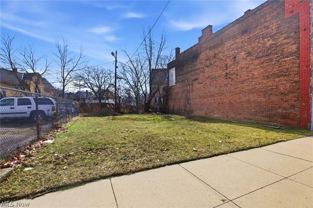 8834 Saint Clair Avenue, Cleveland, OH 44108