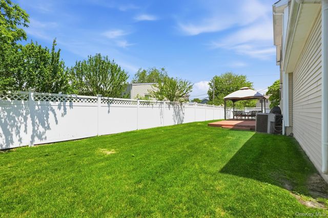 5 Butler Street, West Islip, NY 11795