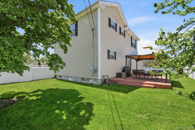 5 Butler Street, West Islip, NY 11795
