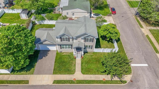 5 Butler Street, West Islip, NY 11795