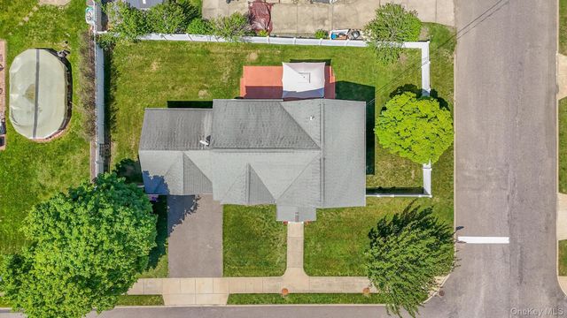 5 Butler Street, West Islip, NY 11795