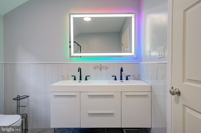 2226 SEPVIVA ST, Philadelphia, PA 19125