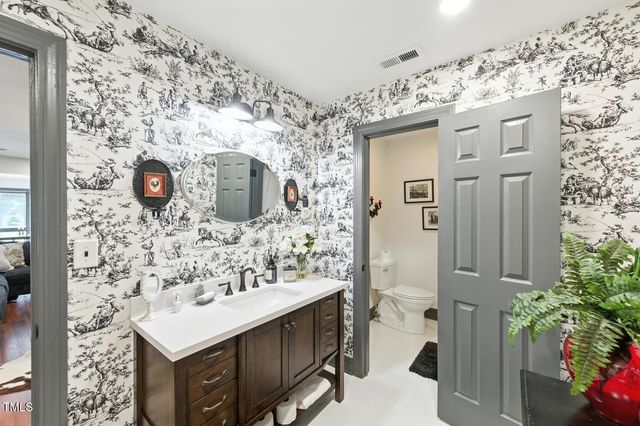 410 E Barefoot Road, Newton Grove, NC 28366