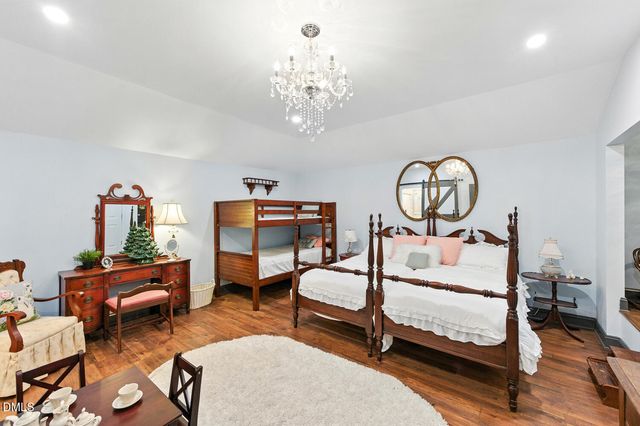 410 E Barefoot Road, Newton Grove, NC 28366