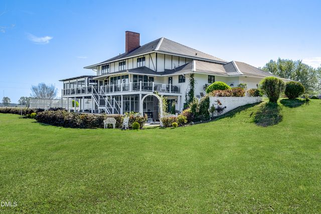 410 E Barefoot Road, Newton Grove, NC 28366