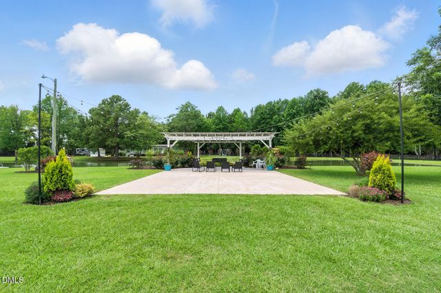 410 E Barefoot Road, Newton Grove, NC 28366