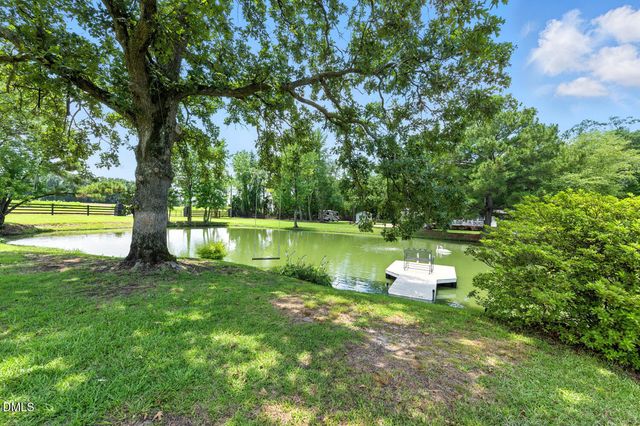 410 E Barefoot Road, Newton Grove, NC 28366