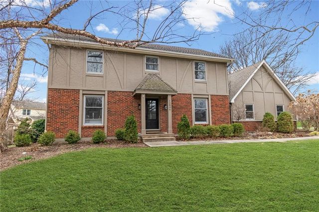 12806 Pembroke Circle, Leawood, KS 66209