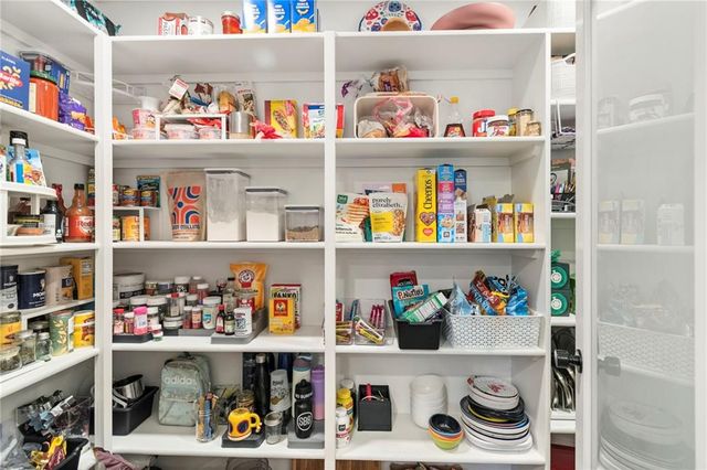 12806 Pembroke Circle, Leawood, KS 66209