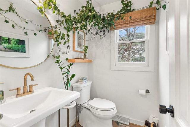 12806 Pembroke Circle, Leawood, KS 66209