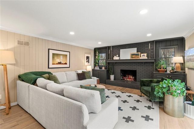 12806 Pembroke Circle, Leawood, KS 66209