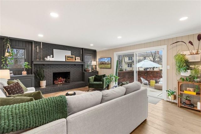 12806 Pembroke Circle, Leawood, KS 66209