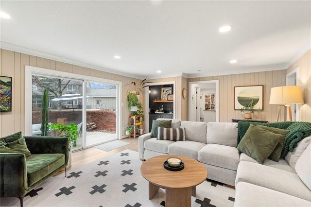 12806 Pembroke Circle, Leawood, KS 66209