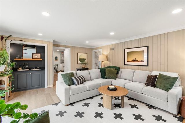 12806 Pembroke Circle, Leawood, KS 66209