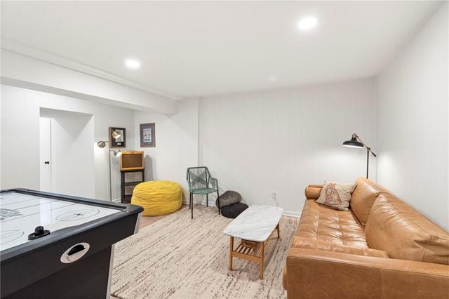 12806 Pembroke Circle, Leawood, KS 66209