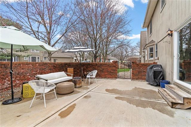12806 Pembroke Circle, Leawood, KS 66209