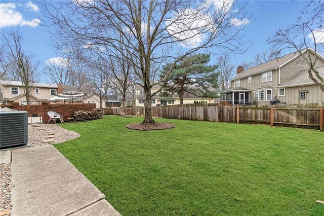 12806 Pembroke Circle, Leawood, KS 66209