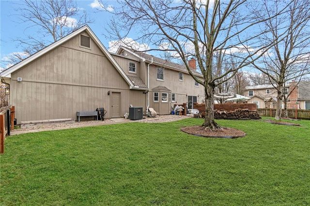 12806 Pembroke Circle, Leawood, KS 66209