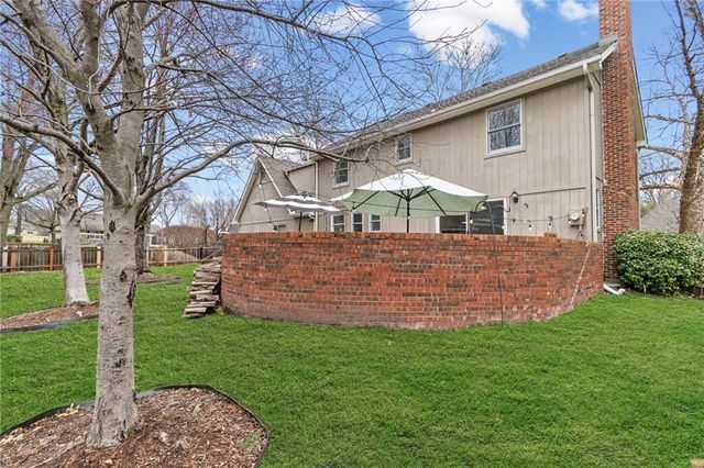 12806 Pembroke Circle, Leawood, KS 66209