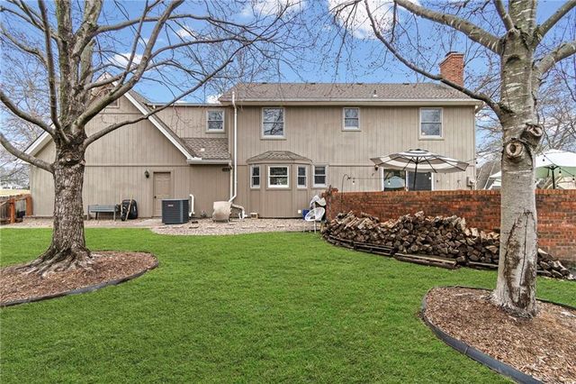 12806 Pembroke Circle, Leawood, KS 66209