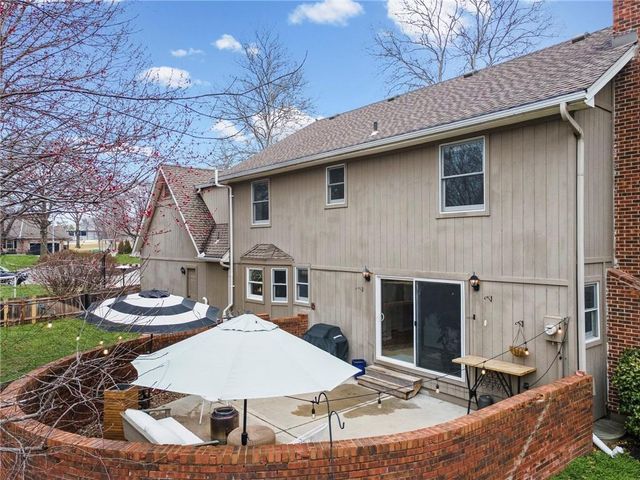 12806 Pembroke Circle, Leawood, KS 66209