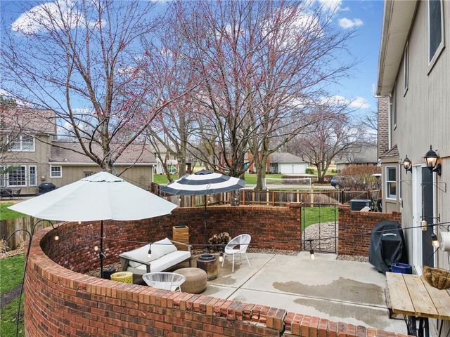 12806 Pembroke Circle, Leawood, KS 66209