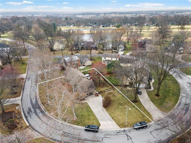 12806 Pembroke Circle, Leawood, KS 66209