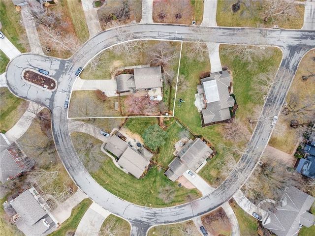 12806 Pembroke Circle, Leawood, KS 66209