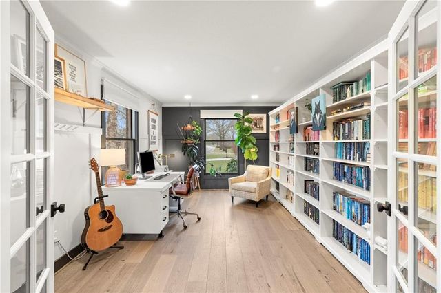 12806 Pembroke Circle, Leawood, KS 66209