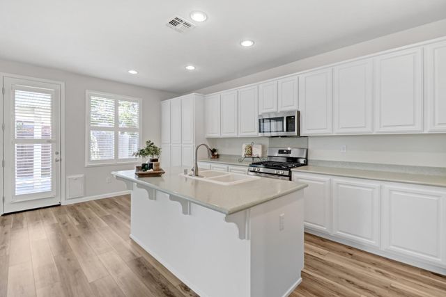 9649 Glacier Creek Way, Elk Grove, CA 95624