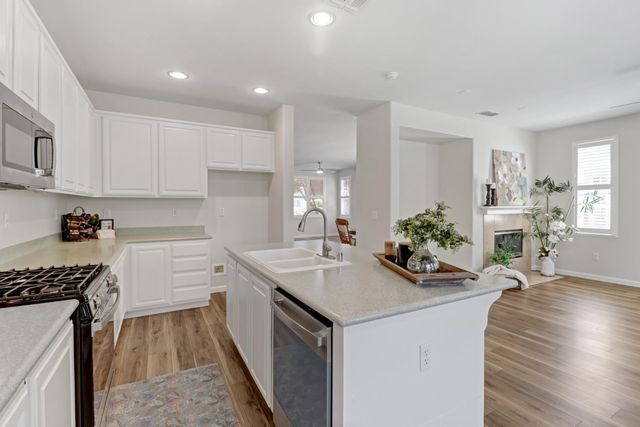 9649 Glacier Creek Way, Elk Grove, CA 95624