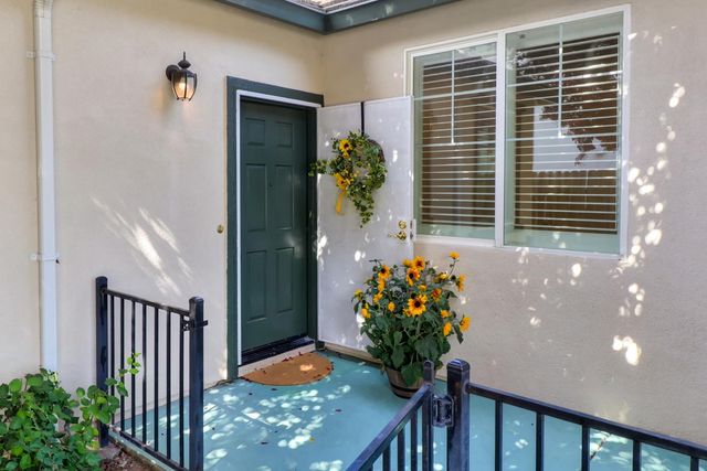 9649 Glacier Creek Way, Elk Grove, CA 95624
