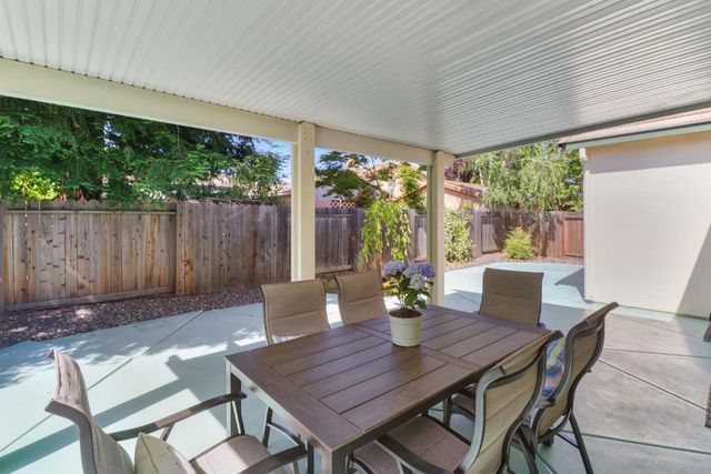 9649 Glacier Creek Way, Elk Grove, CA 95624