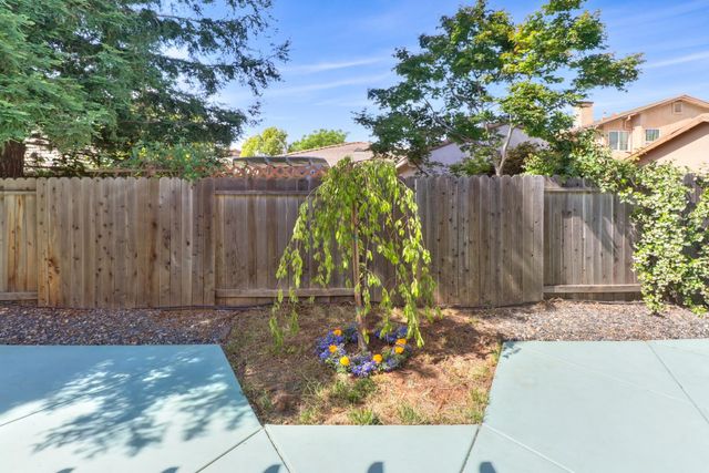 9649 Glacier Creek Way, Elk Grove, CA 95624