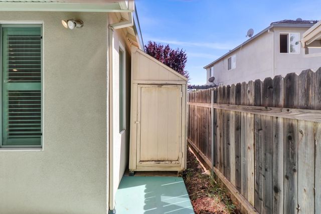 9649 Glacier Creek Way, Elk Grove, CA 95624